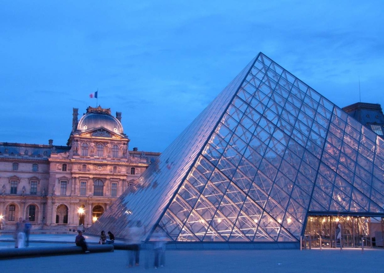 Párizs idegenvezetővel - Dr. Gálffy László előadása - Nyilvános