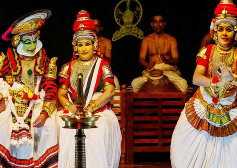 Az indiai hagyományos színház 2000 éves története - Somi Panni előadása