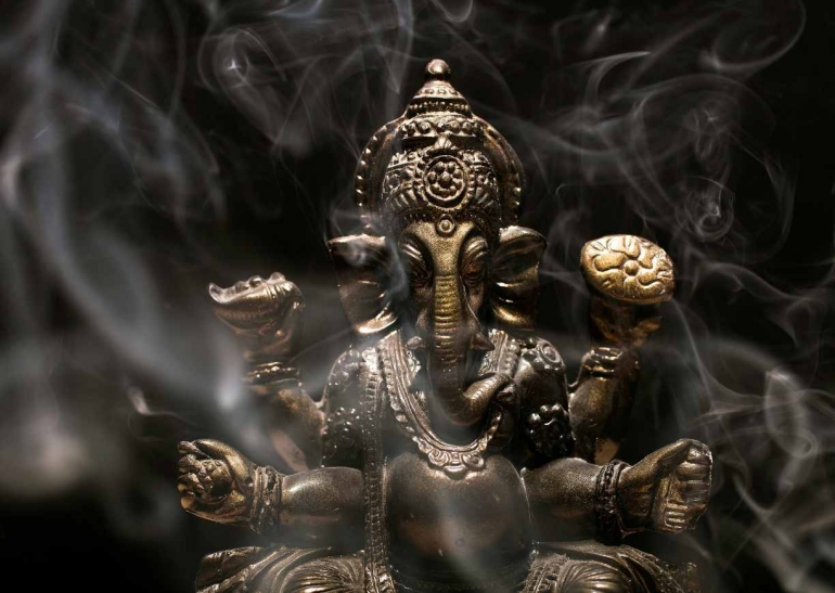 A hinduizmus szent szövegei – sruti és szmriti - Zentai György előadása